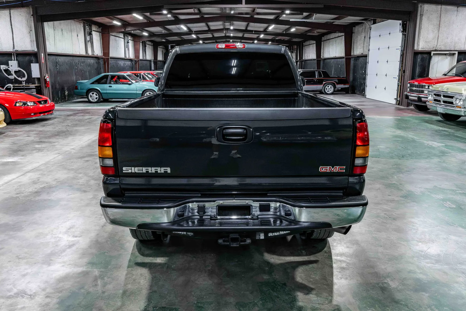  2004-GMC-Sierra-2500HD-Dark-Spiral-Gray-Metallic-184479-36.jpg